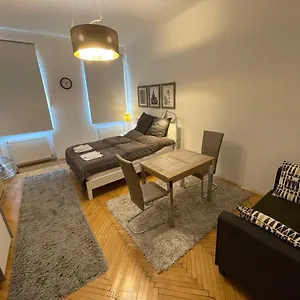  Hotel Charmante Altbauapartments Apostelgasse
