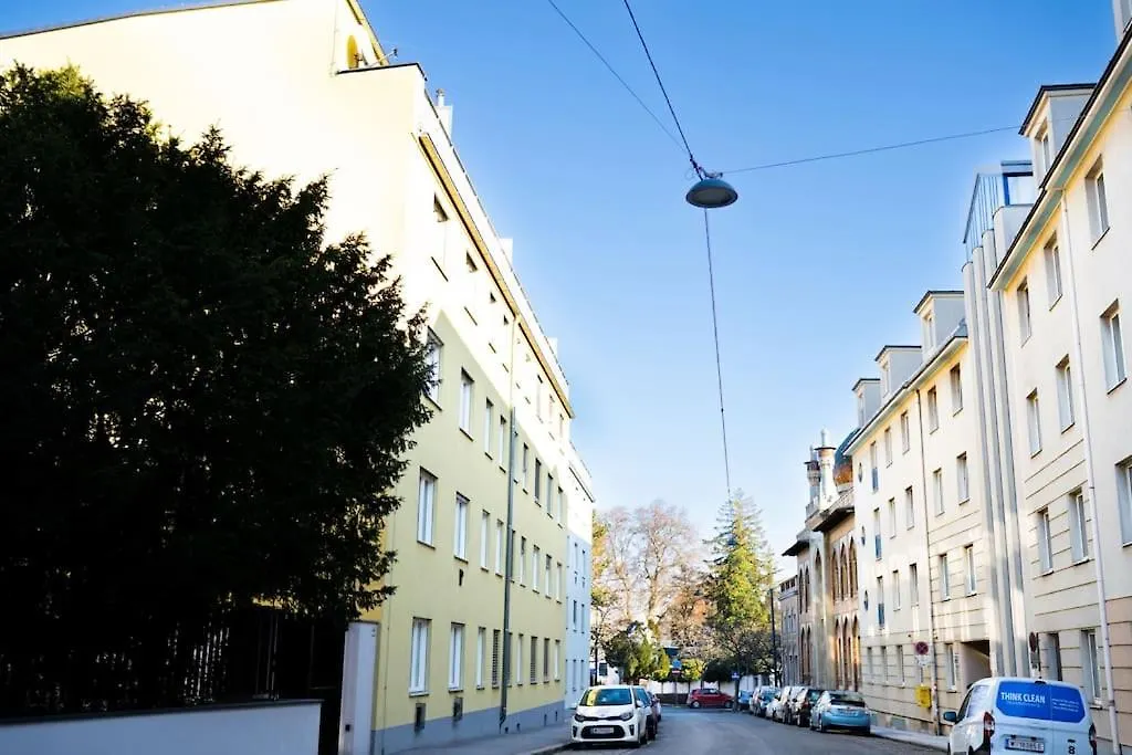 Comfortable 2Br Apt With Parking, Wi-Fi Near City Center, Wein, Austria Βιέννη 0*,  Αυστρία